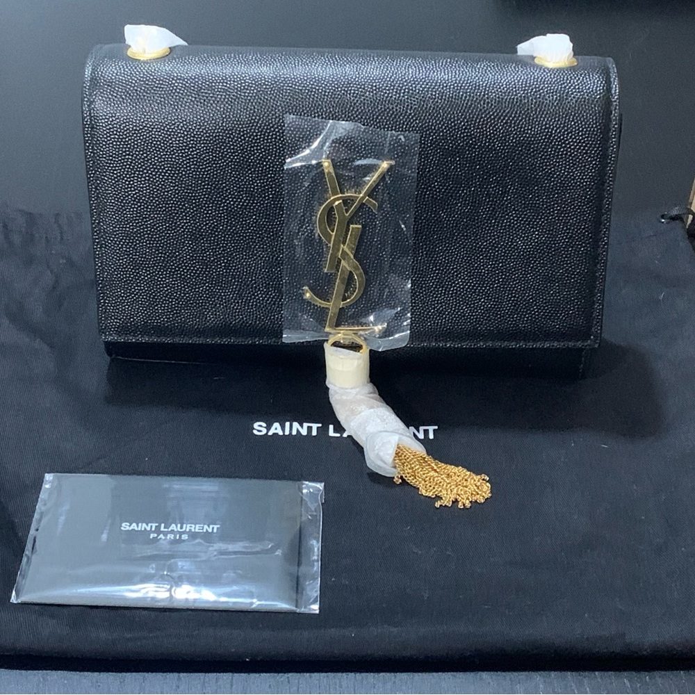 YSL - KATE MEDIUM CHAIN BAG WITH TASSEL IN GRAIN DE POUDRE EMBOSSED LEATHER